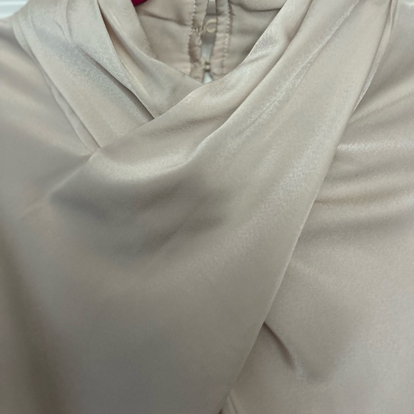 Entro Criss Cross Cream Top - Picture 3 of 9